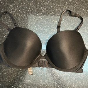 Push up bra by Victoria Secret Black size 36D never worn